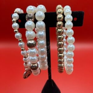 Source Unknown Pearl and Gold Bracelet Set